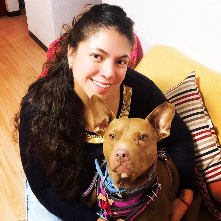 Vanessa y su perro Zuly